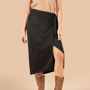 Falda larga color negro con abertura lateral 105087