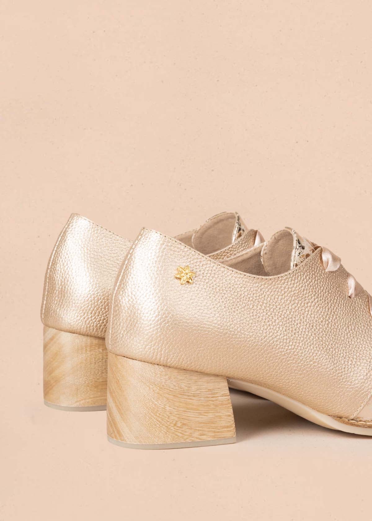 Zapatos con atadura en cuero color champaña con folia 105097 - Imagen 4