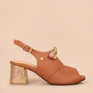 Sandalias altas en cuero color miel con moño 105157