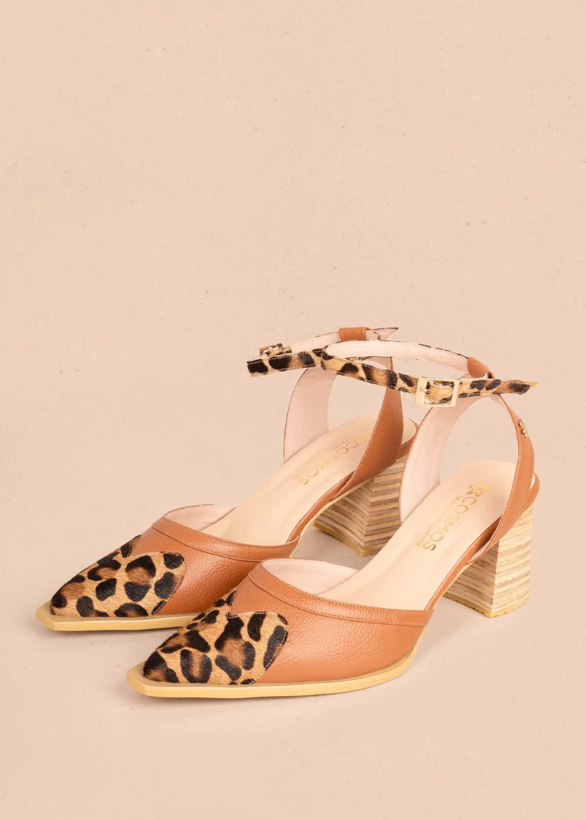 Tacones trabillas en cuero color miel y cuero con pelo animal print 105174 - Imagen 5