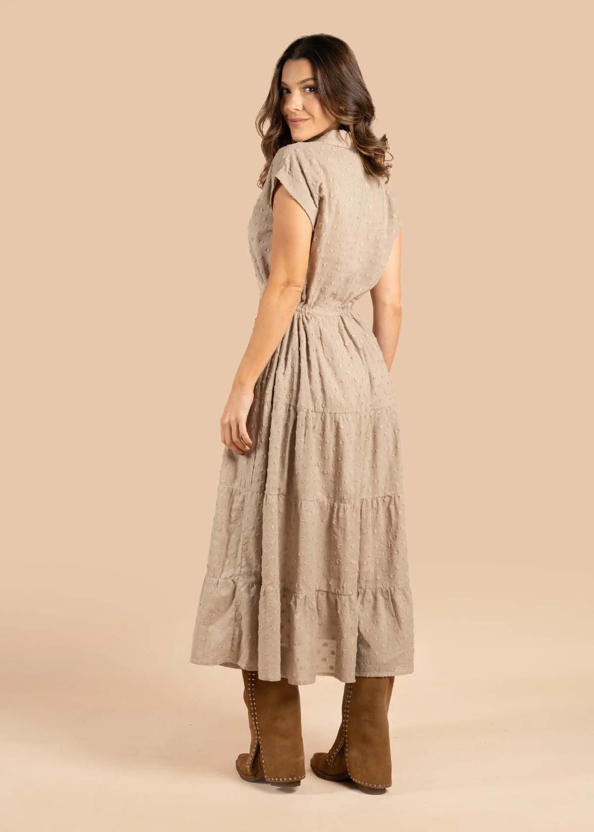 Vestido largo color taupe con recogido en cintura 105199 - Imagen 6
