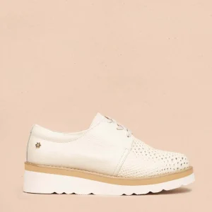 Zapatos con atadura en cuero color talco con folia 105503