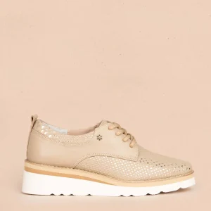 Zapatos con atadura en cuero color camel con folia 105504
