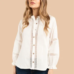 Blusa color blanco con mangas largas y detalles en relieves 105851