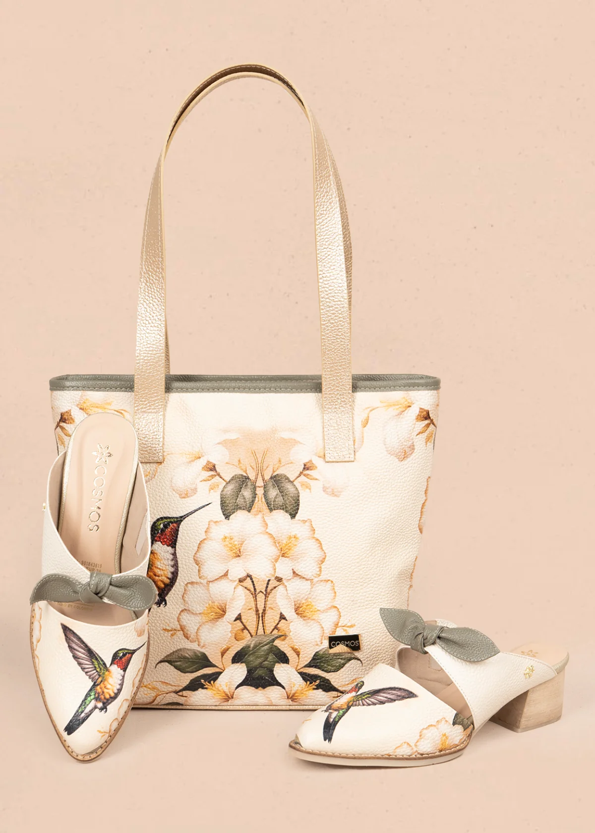 Zueco en cuero color talco con estampado de colibrí 105929 - Imagen 6