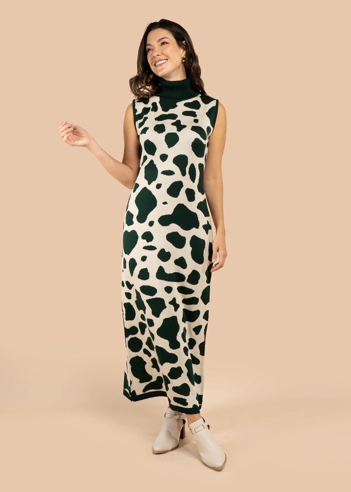 Vestido largo color verde con tejido de manchas 106058