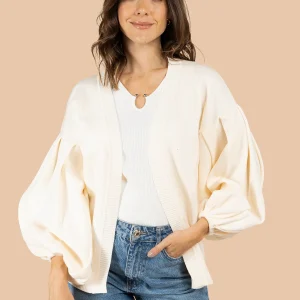 Saco color beige con mangas globo 106066