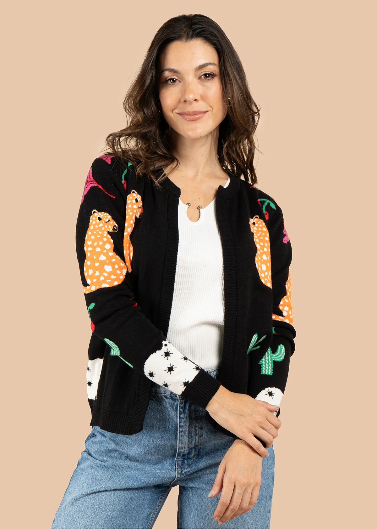 Saco color negro con tejido de leopardos y elementos decorativos 106077 - Imagen 3