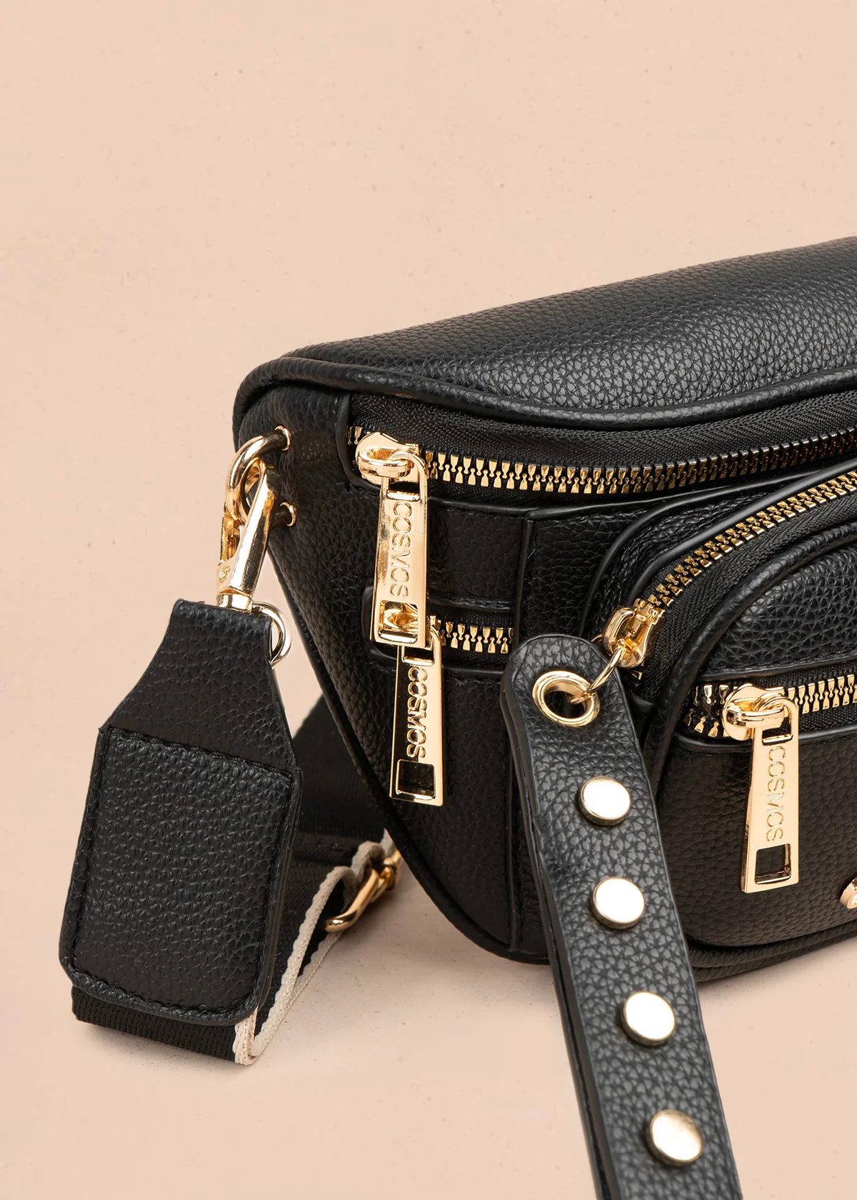Riñonera color negro con detalles dorados 106967 - Imagen 3