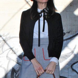 Chaqueta negra cierre perlas